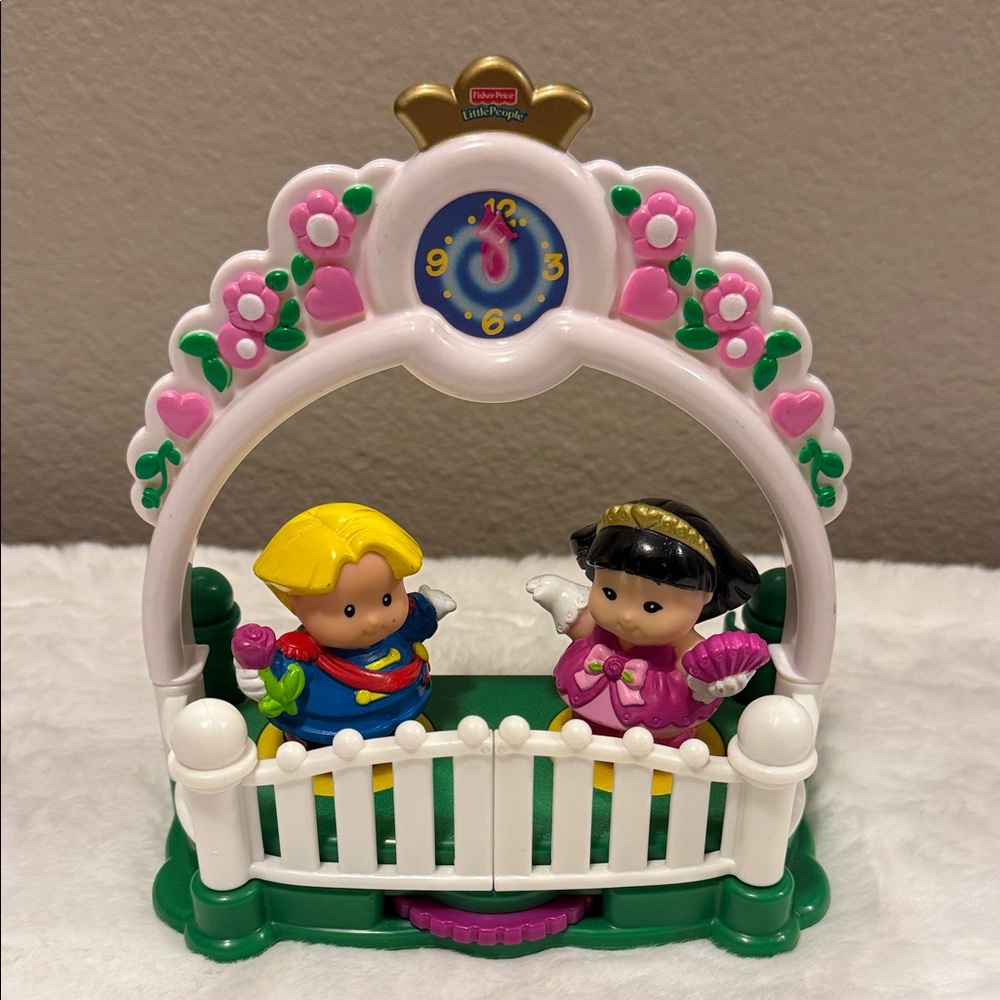 Vintage Fisher-Price Little People Princess Castle Garden Dancefloor, 2003